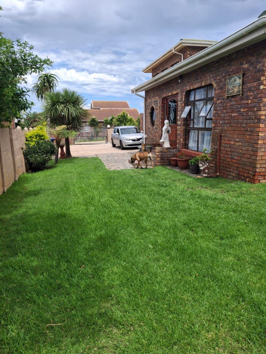 4 Bedroom Property for Sale in Wavecrest Eastern Cape